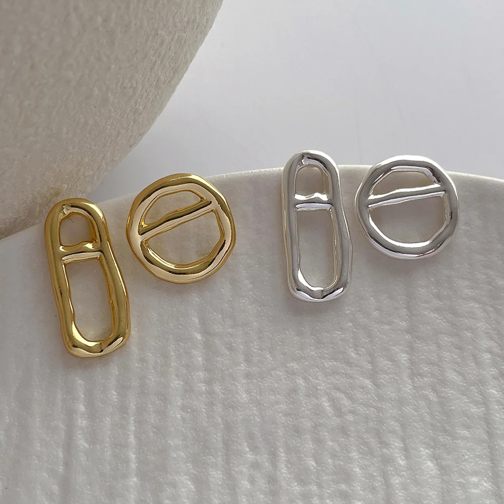 Metal Asymmetrical Earrings for Women Europe and America Style Fashion Stud Earrings Ms Daily Accessory Jewelry Gift
