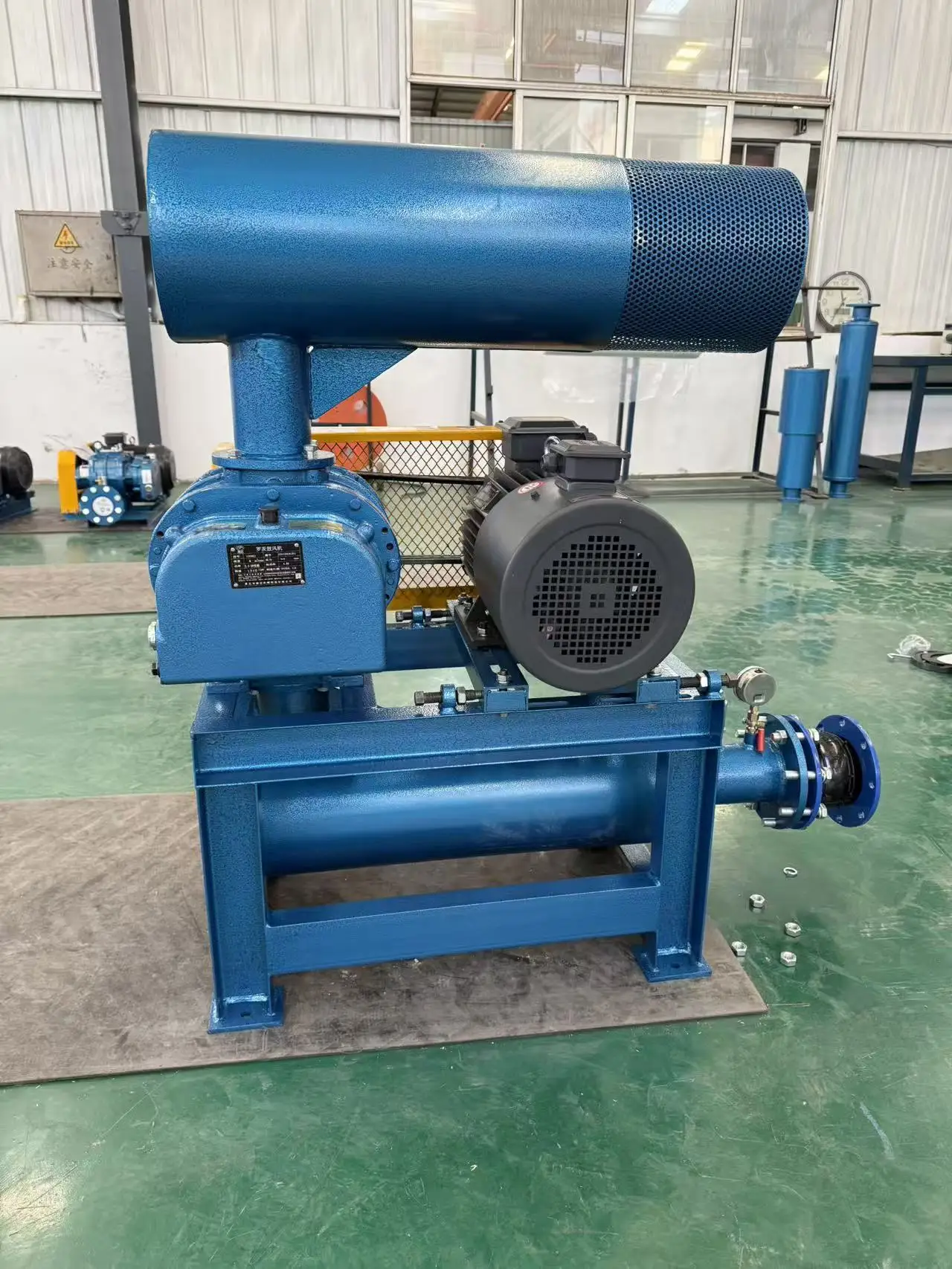 Corrosion resistant blower for oxygen supply in high density fish farms for pneumatic conveying and aeration
