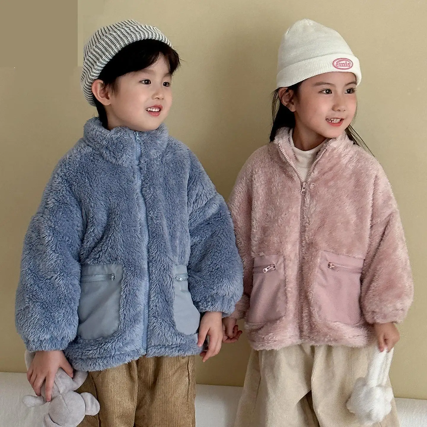 

2025 зимнее новое детское фланелевое пальто плюс бархатная толстая повседневная куртка на молнии для девочек, однотонные топы, детское теплое флисовое пальто, детская одежда