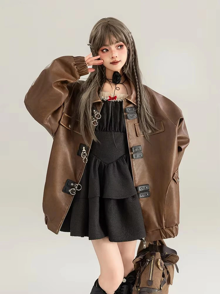 Mauroicardi ฤดูใบไม้ผลิ Cool Distressed ล้างสีน้ําตาลเสื้อหนัง Faux ผู้หญิงหลวมรันเวย์แฟชั่น 2025 สไตล์ญี่ปุ่น Retro เสื้อผ้า