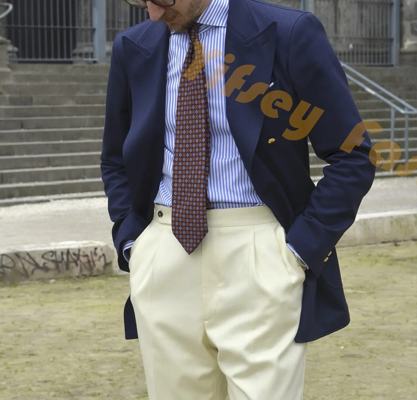 

Мужской костюм: синяя куртка, бежевые брюки, свадебный комплект для жениха, повседневная мужская одежда, дизайнерский пиджак и брюки для мужчин