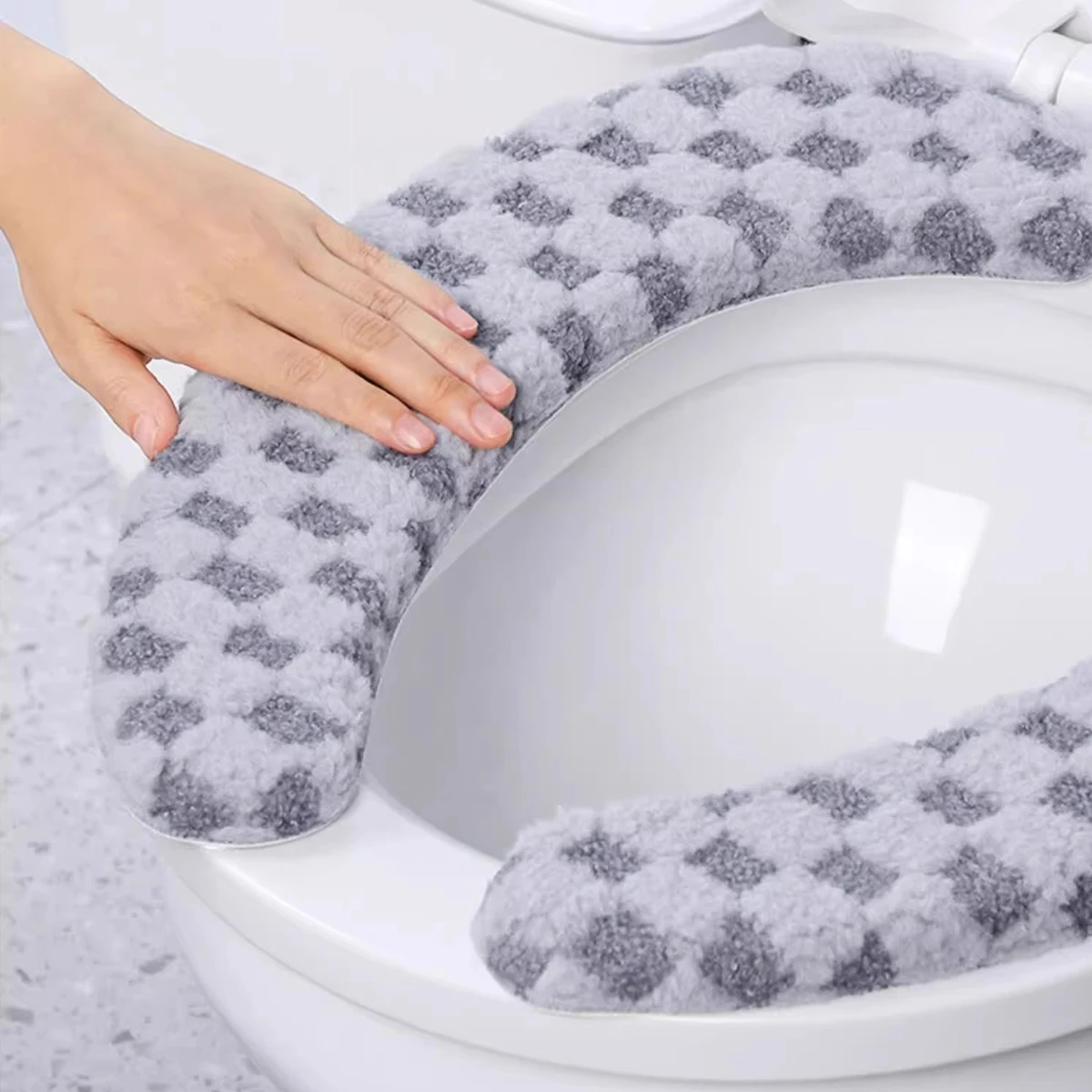 غطاء مقعد المرحاض من الصوف السميك، وسادة حلقة المرحاض اللاصقة القابلة للغسل، مناسبة للمهاجع المنزلية والفنادق في الخريف / الشتاء