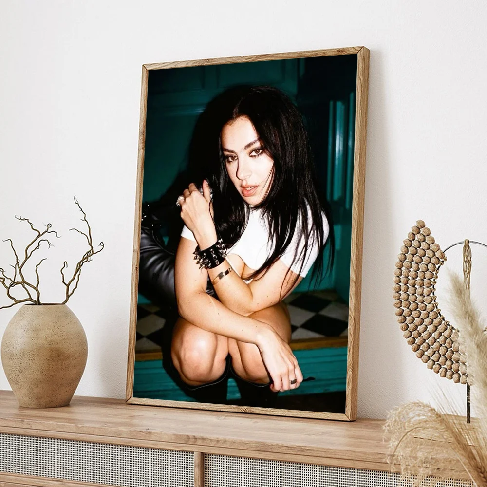 المغني C-CHARLI XCX ملصق HD الملصقات غرفة المعيشة المنزلي غرفة نوم بار مقهى ديكور فني