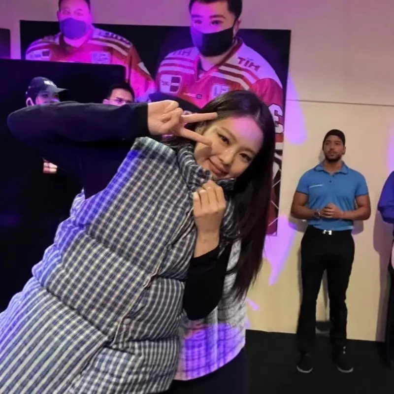 

Синий клетчатый жилет с воротником-стойкой для женщин, теплый хлопковый жилет, подходит для концертов и зимней моды, свободная посадка