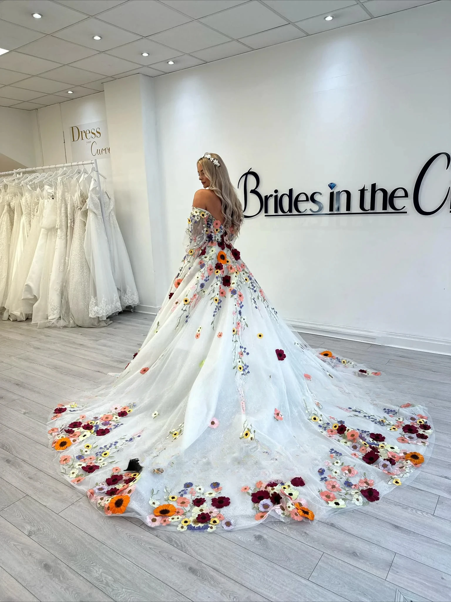 Pastoral Sweetheart Wedding Dresses for Women Off the Shoulder A-Line Bridal Dress Court Train Pleat Wedding Gowns Customized