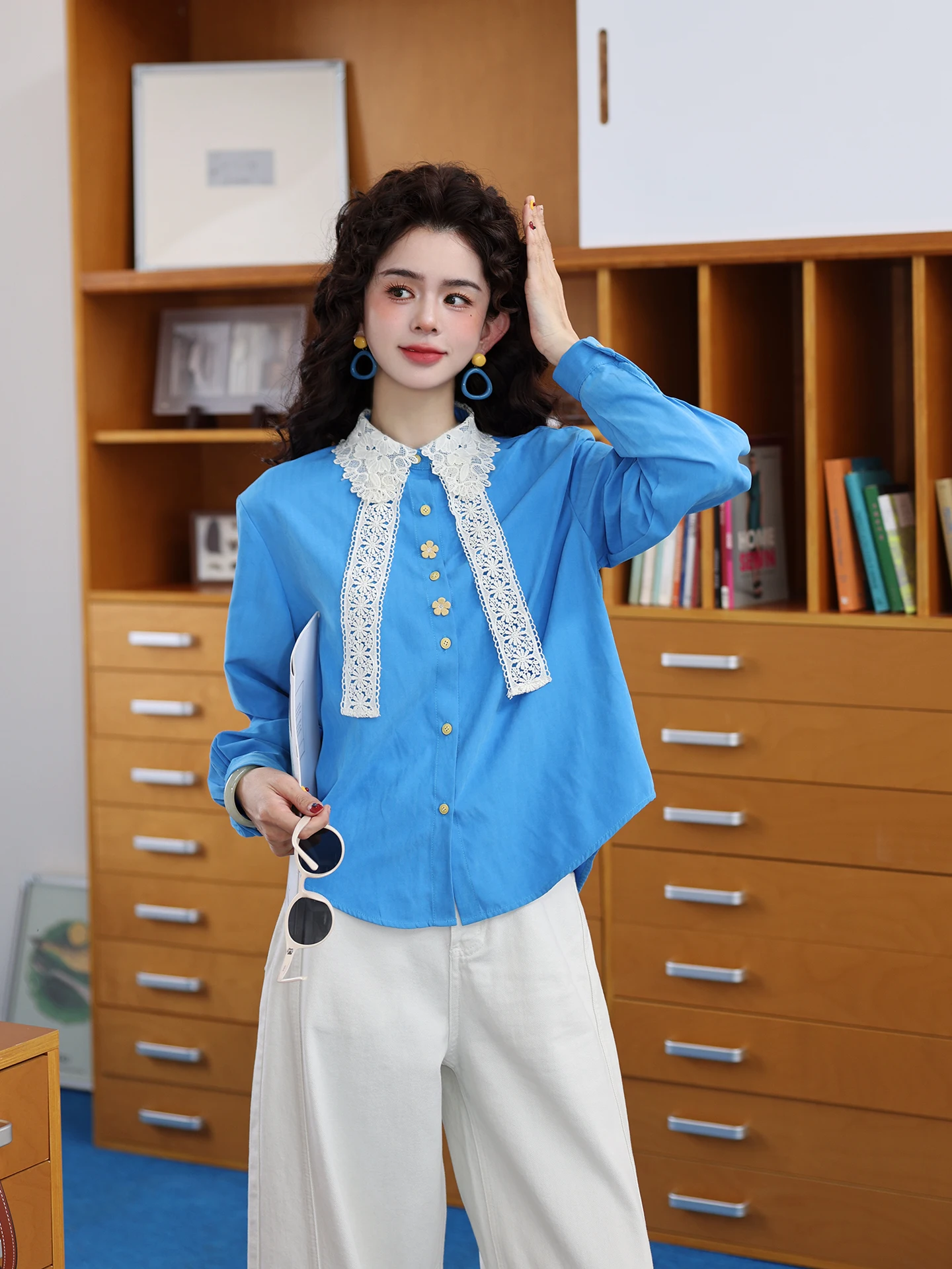 

Blue Iris Long Sve Lace Collar Women's irt Early Spring High Quali Polyester Fiber Breathable Comfortable Vintage Sle