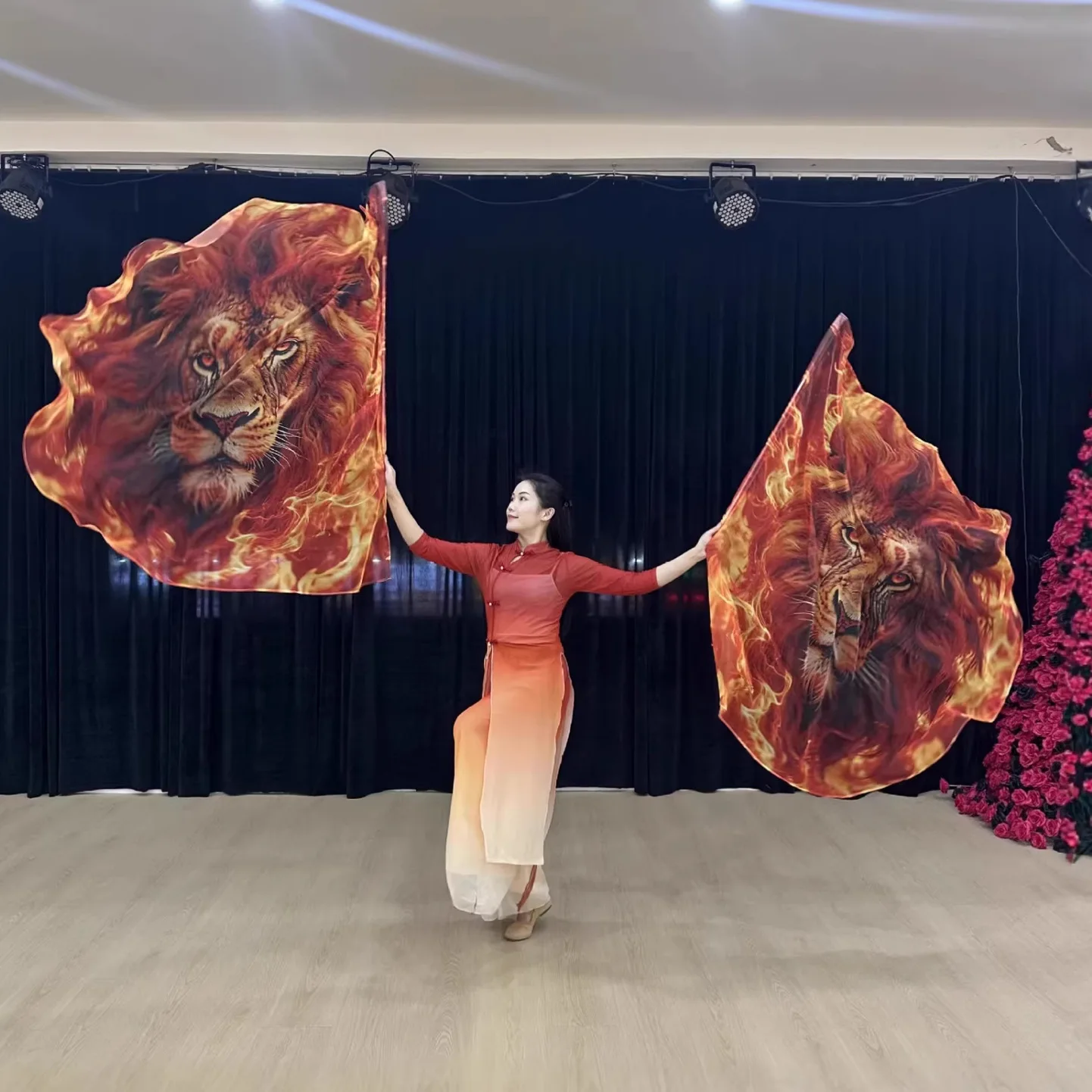2PCS Red Lion Worship Flags Rectangle Praise Dance Angle Wing Flag with Scalable Rods Church Banner for Stage Props