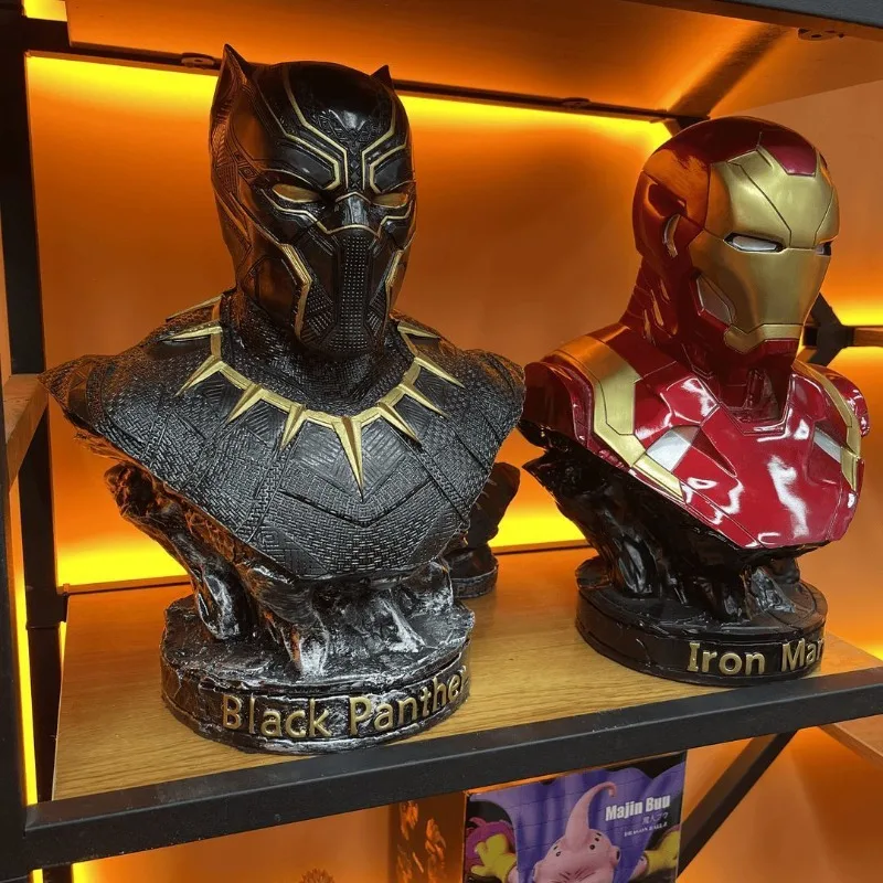 Marvel Hars Cartoon Anime Iron Man Black Panther Figuur Trendy Speelgoed Desktop Creatieve Trendy Cool Collection Model Ornamenten