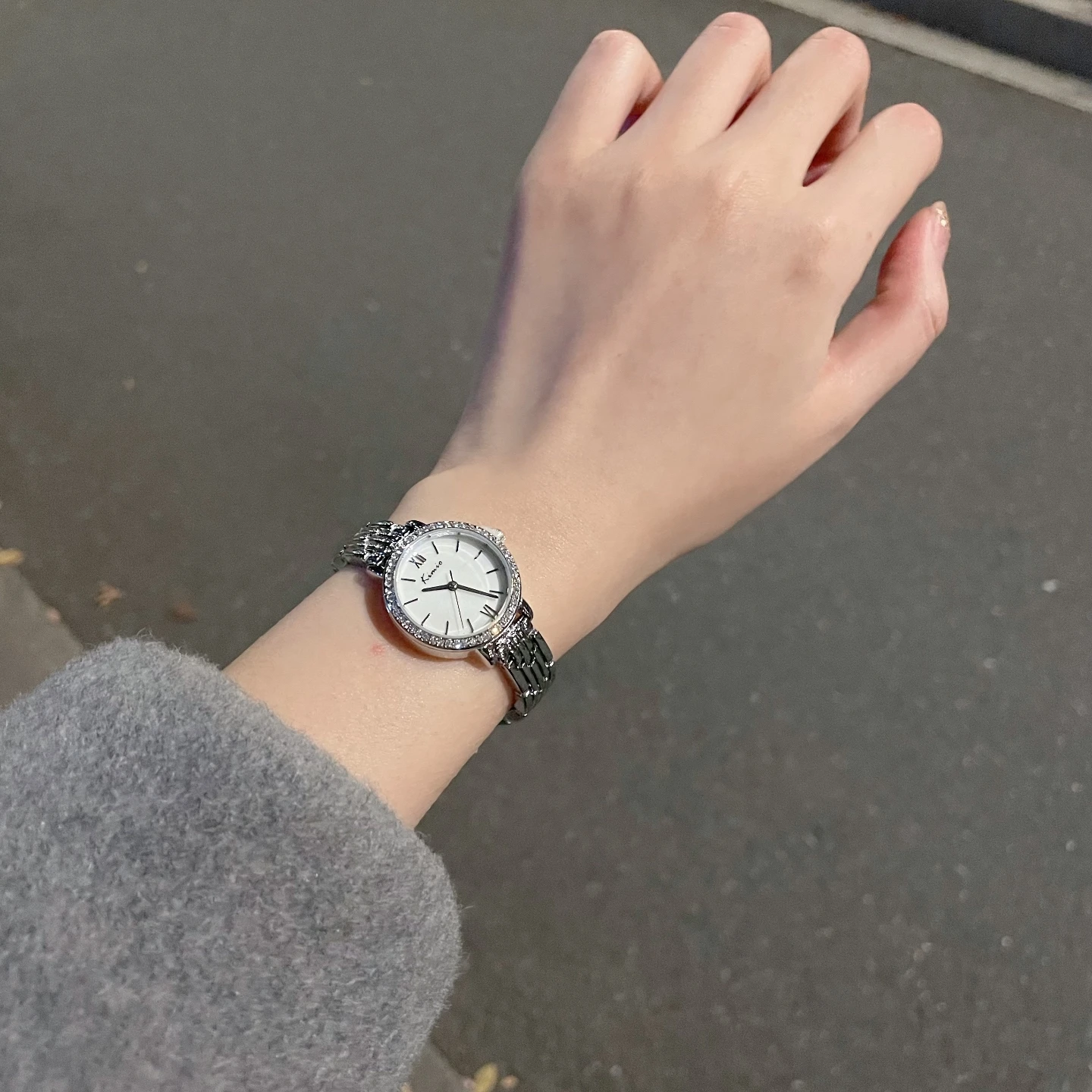 Orologio da donna squisito e piccolo stile Hepburn Orologio al quarzo da ragazza elegante e casual alla moda Orologio da regalo con braccialetto coordinato quotidiano