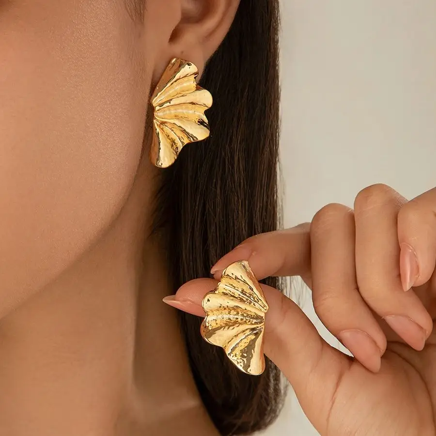 Elegant Design Gold Color Flower Petal Stud Earrings for Women Vintage Trendy Leaves Geometric Piercing Earrings Party Jewelry