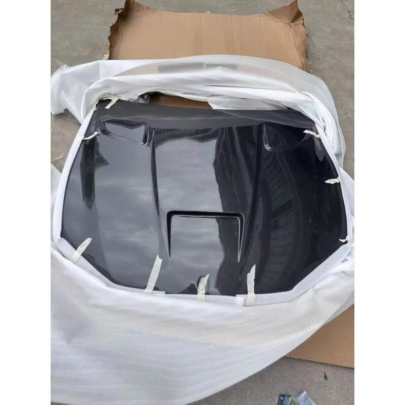 

Carbon fiber engine hood Maserati Levante Ghibli Quattroporte executive sedan 673005571 673004773 673004772