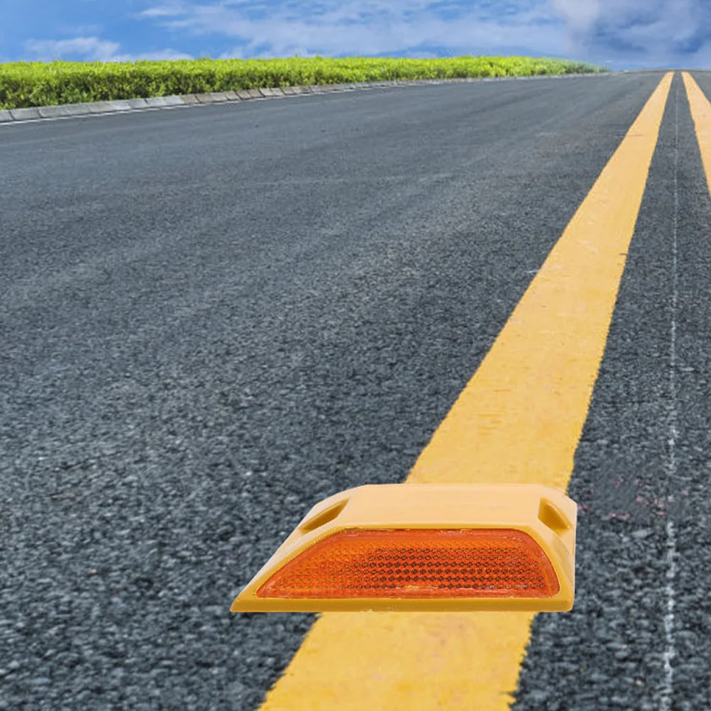 Reflective Pavement Markers Road Studs for Driveway Highway Construction Site Highly Visible in Dark Weather Resistant