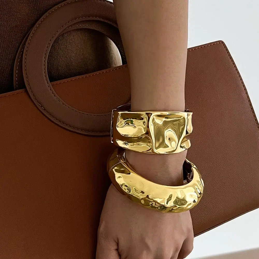 ラウンドワイドパターンメタルチェーン,不規則なハンドジュエリー,エレガントなファッション,春のブレスレット,プレミアムニッチパーティー