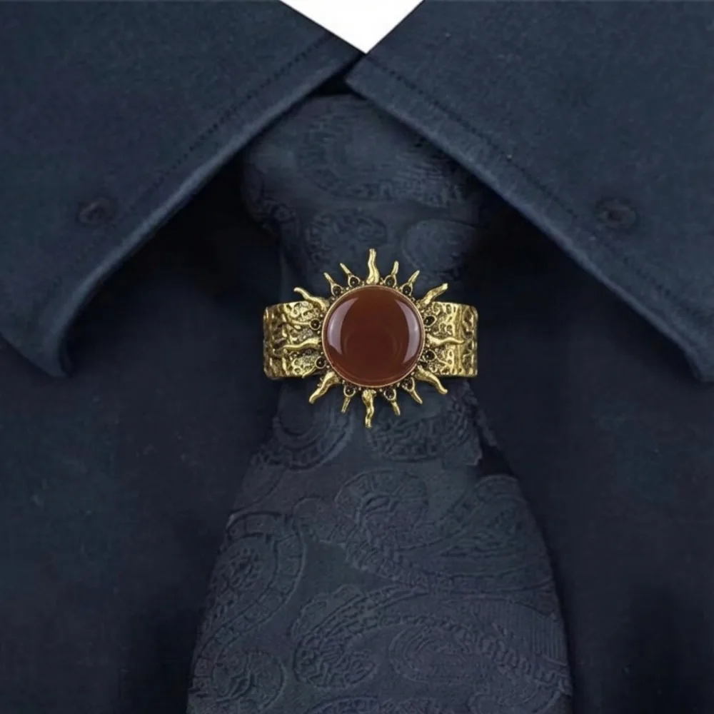 1 pièce de boucle de cravate vintage à motif soleil, peinture sur pierre huilée multicolore, pince de col pour costume d'affaires pour homme, accessoires de costume.
