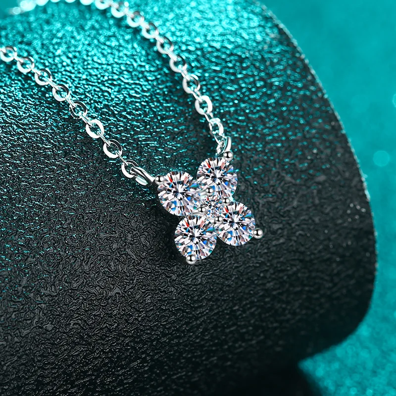 Platinum PT950 moissanite necklace female petal pendant simple high-level sense of daily versatile holiday gift