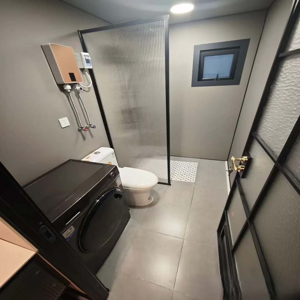 منزل حاوية متنقل قابل للطي بطول 20 قدمًا، منزل جاهز قابل للتوسيع مع عجلات لمقصورة منتجع الفندق والمعيشة في الهواء الطلق