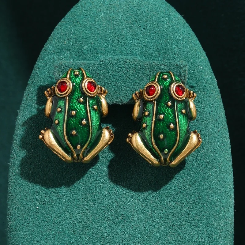 Vintage Green And White Oil Dripping Toads Earrings Luxury Designer Jewelry Gold Color For Woman Trend High Quality Gift Wedding