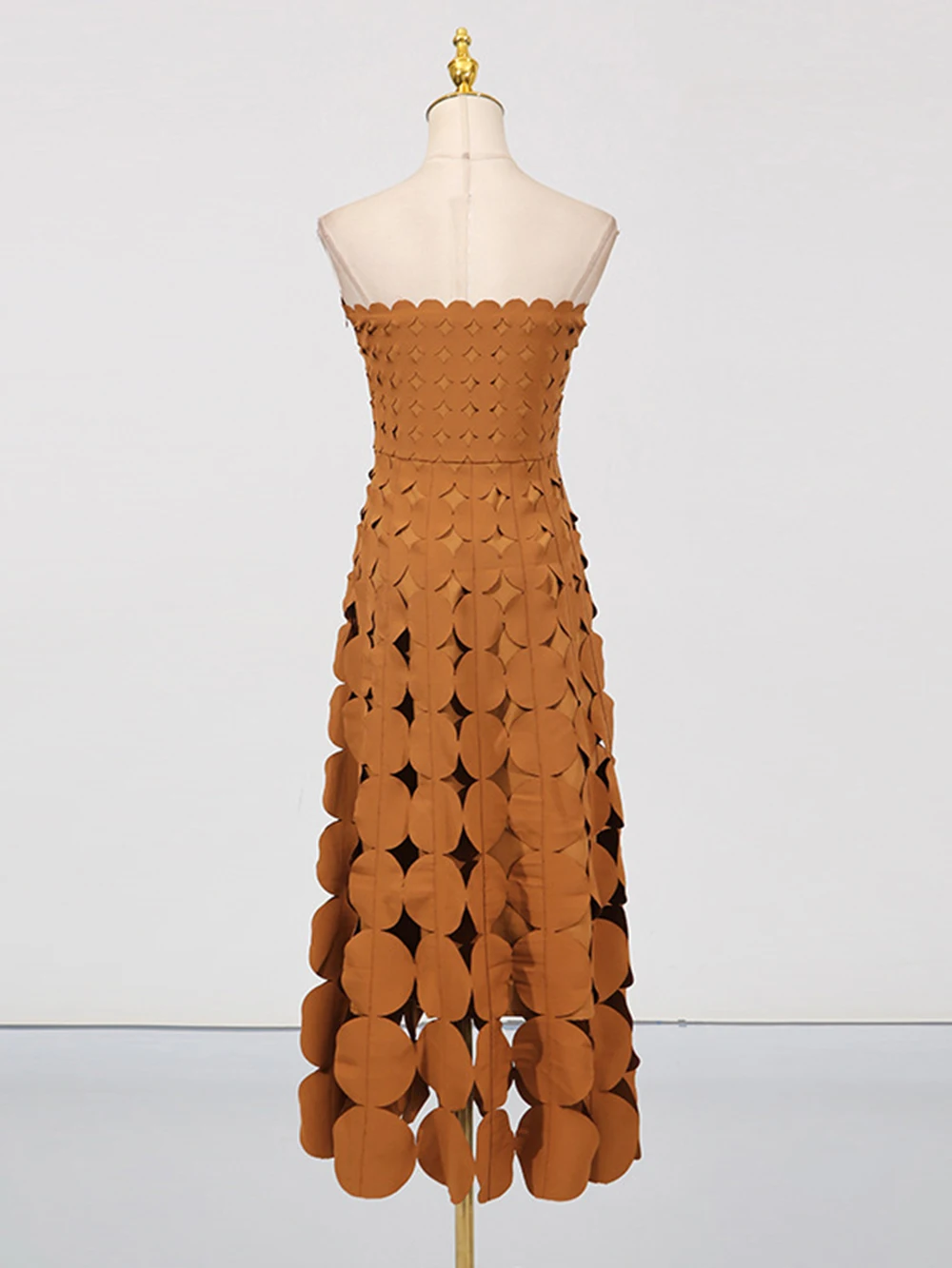 فستان Modphy دائري مقصوص للنساء بدون حمالات عالي الخصر مرقع بحاشية شرابة فساتين ماكسي صلبة للسيدات ملابس صيف 2025