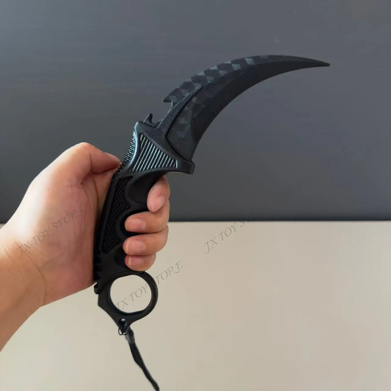 Zwart raster plastic klauwmes Hoge kwaliteit versie Podium 23 cm Prestaties Karambit Prop Outdoor Trainingsmes Veiligheid Speelgoed Cadeau