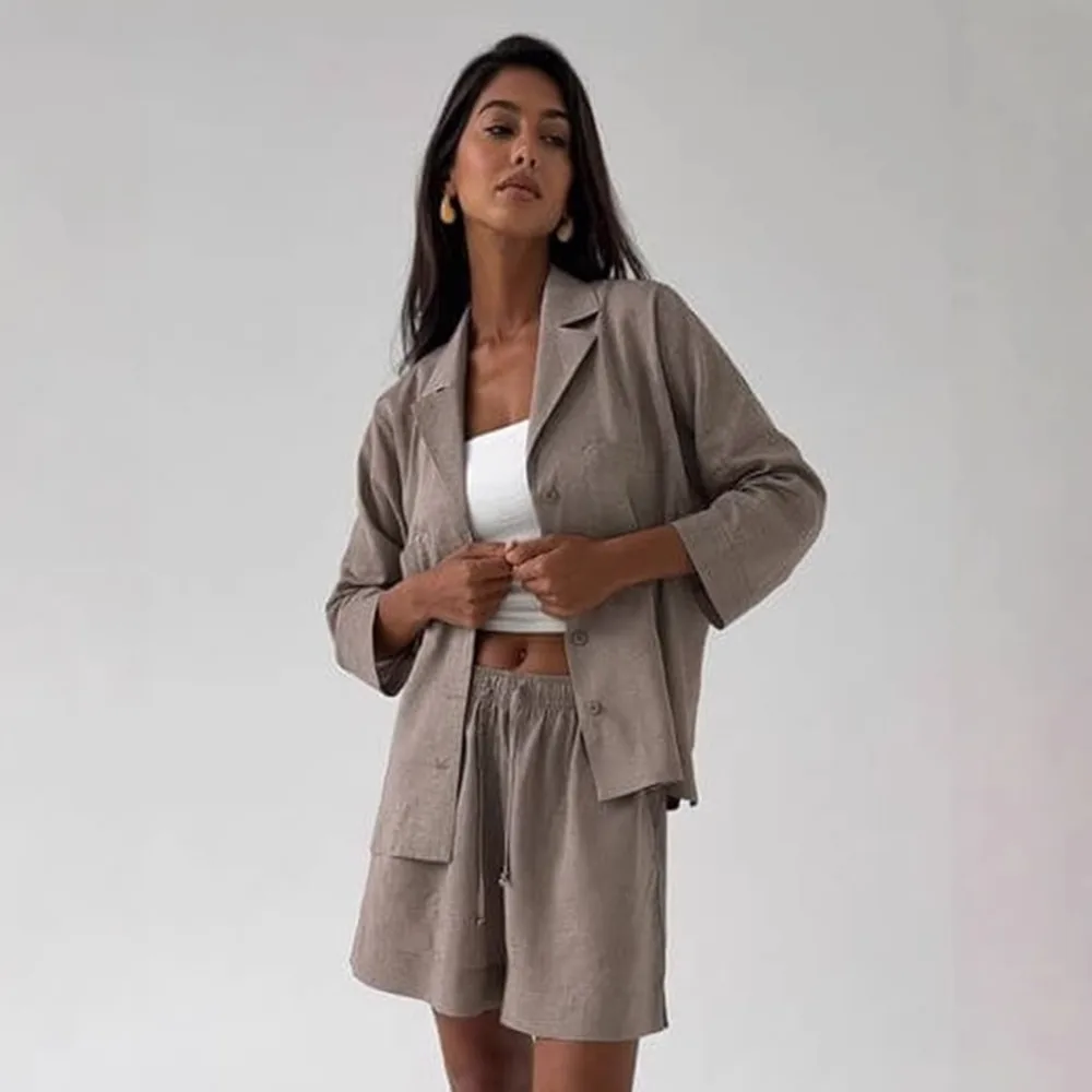 

Весенне-летний женский комплект: хлопковая рубашка свободного кроя с длинным рукавом и шорты, повседневный стиль, однотонный, 2 предмета