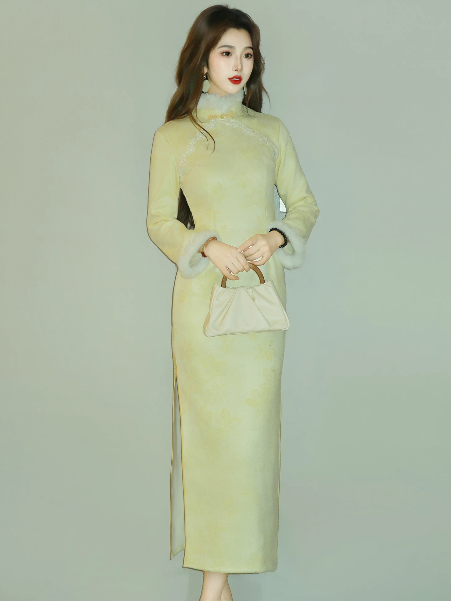 

Женское зимнее платье Ele Yellow: Элитное, с мягкой цветочной вышивкой, длинными рукавами, высоким разрезом, для повседневной носки, гарантия тепла