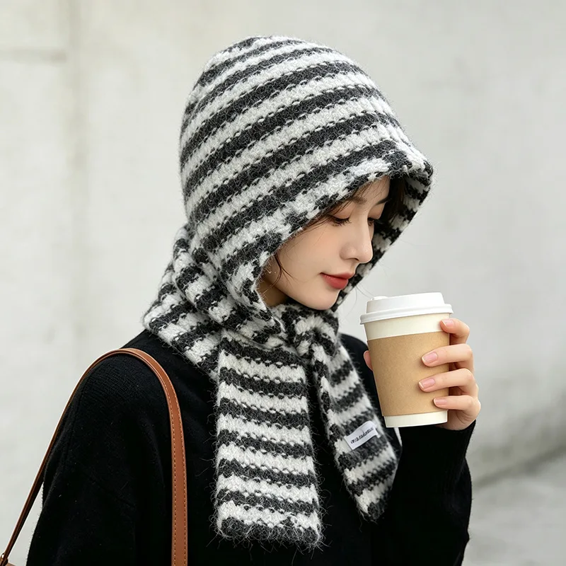 Koreanische handgefertigte gestreifte Strickmütze für Damen, warme Outdoor-Bombermütze mit Ohrenschutz für Herbst und Winter – Detail 2