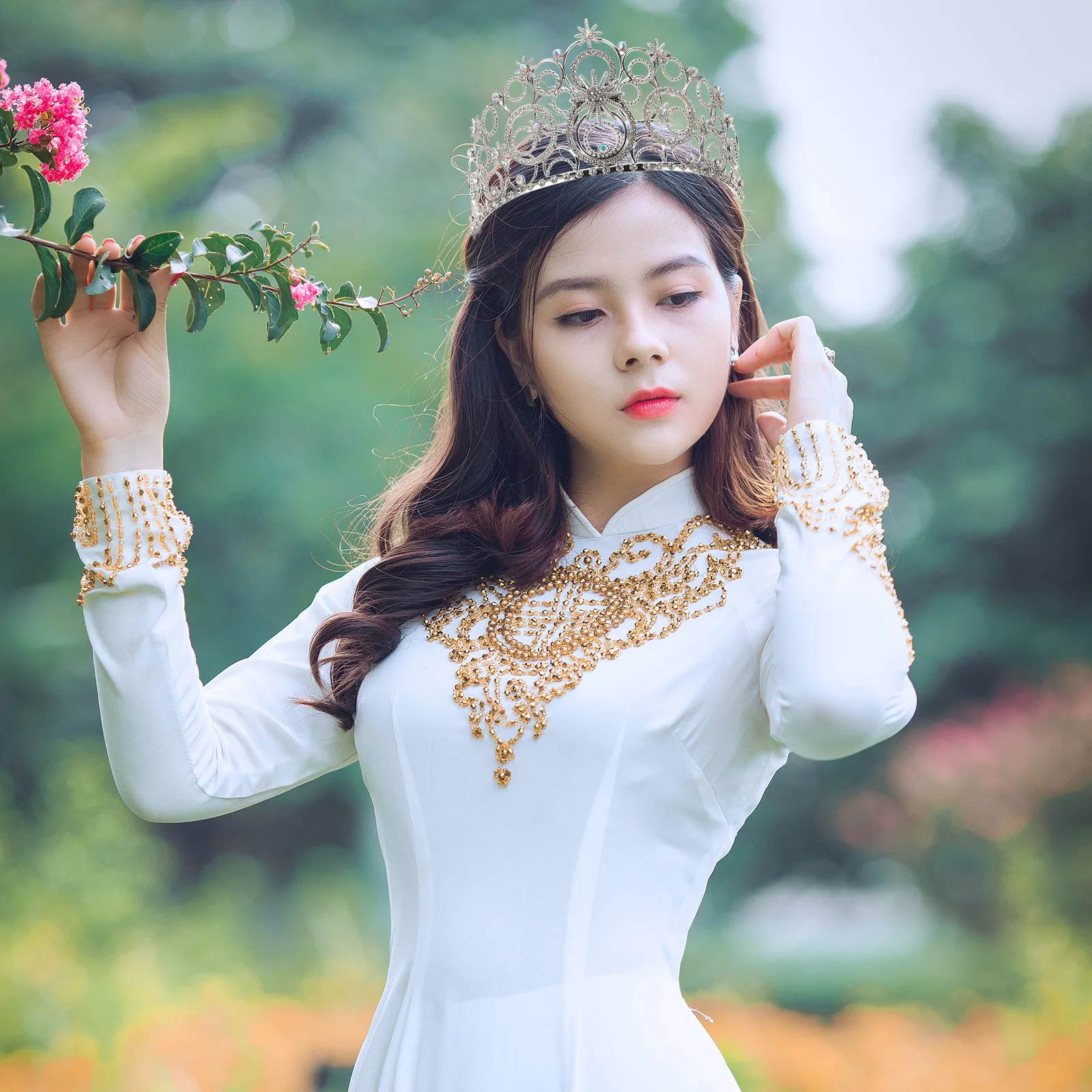 

Elegant Silver Bubble Crown Crystal Tiara Bridal Wedding Headpiece Unique Design Lightweight Comfortable Fit Princess Tiaras