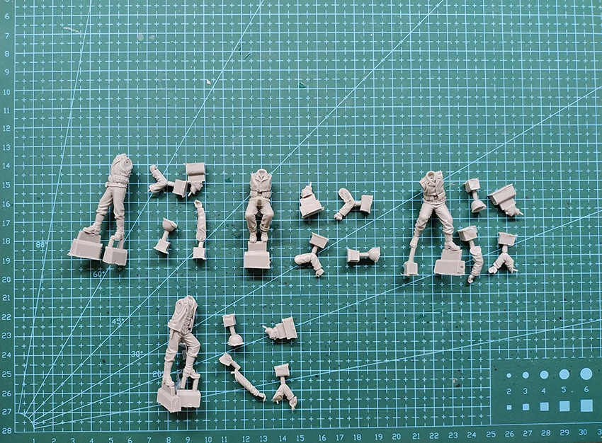 Unassambled   1/35 Anti Aircraft Gun Crew (4 figures)   soldier  figure  Resin figure miniature model kits Unpainted