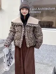 Stazione europea capelli di agnello grande risvolto modello leopardo piumino donna corto 2024 inverno nuovo piumino d'anatra bianco cappotto addensato