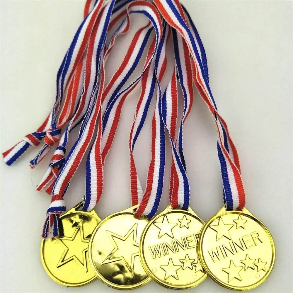 Medallas de oro de plástico adjuntas con cinta, premios de ganador escrito, medallas de ganador para niños, juguetes de recompensa, medallas de oro