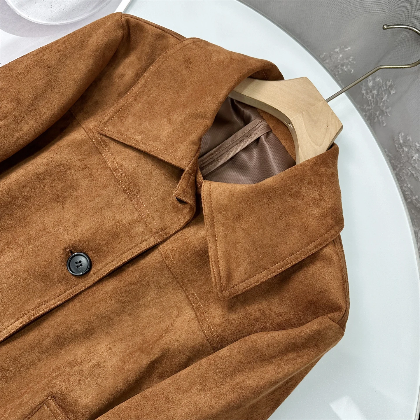 Retro Style Short Leather Jacket Women's Fashion Suede Velvet Lapel Coat Versatile Stylish Spring 2026 Age-Defying Outerwear
