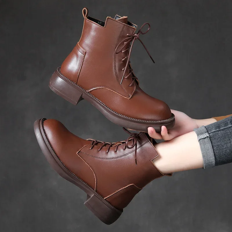 2025 النساء الأحذية جلد طبيعي الخريف موضة جديدة النمط البريطاني جلد البقر النساء أحذية جديدة الراحة حذاء بكعب سميك جودة عالية