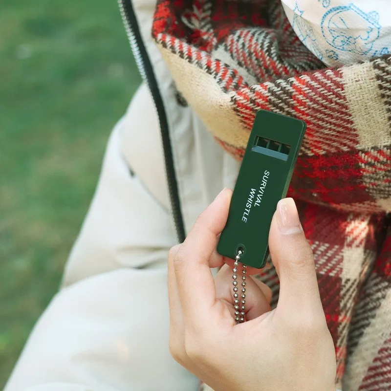 1-50 Buah Peluit Desibel Tinggi Peluit Bertahan Hidup Gantungan Kunci Wasit Berkemah Mendaki Luar Ruangan Peluit Bertahan Hidup Darurat Alat Pertolongan Pertama