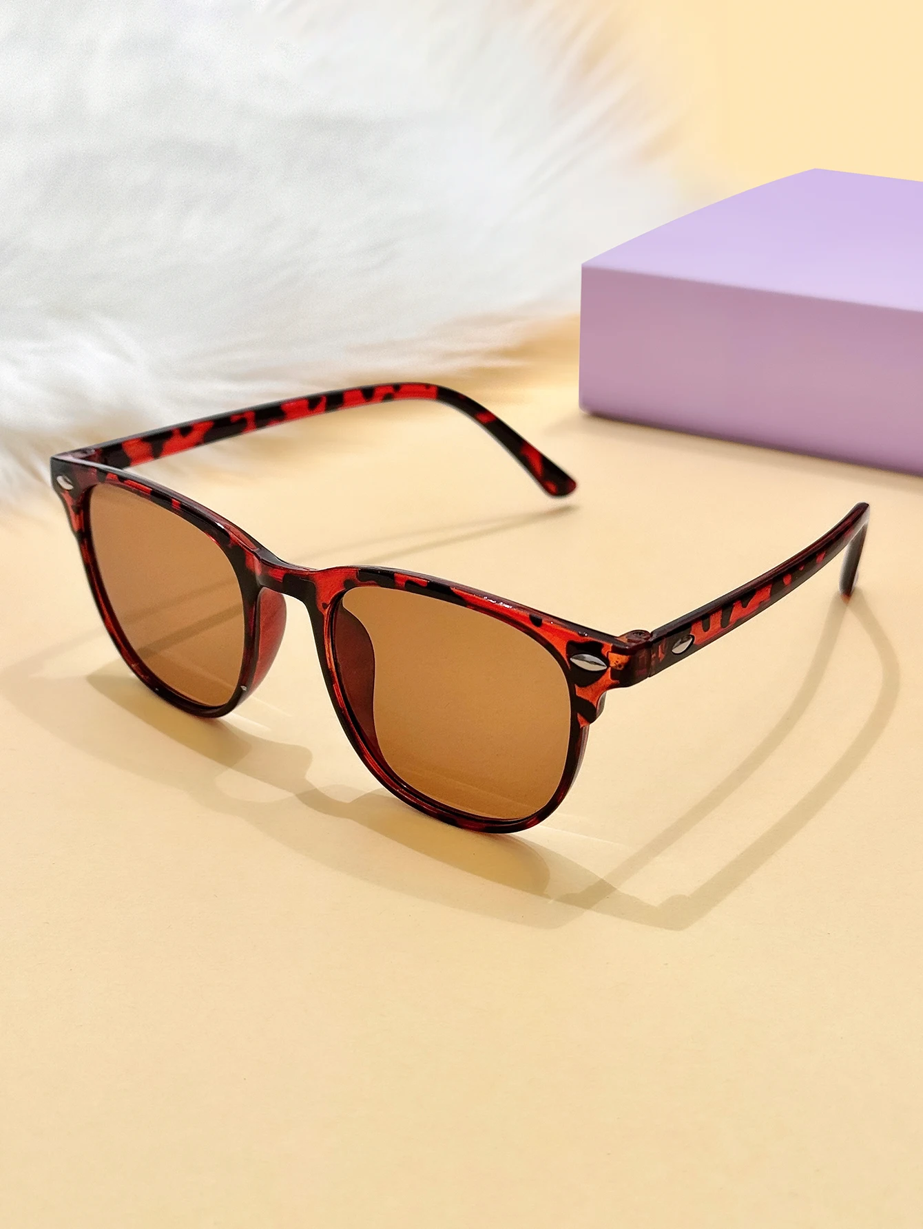 1Pc Stylish Tortoiseshell Pattern Round Frame Tea-Colored Sunglasses, Unisex, Uv400 Protection, Versatile for Outings