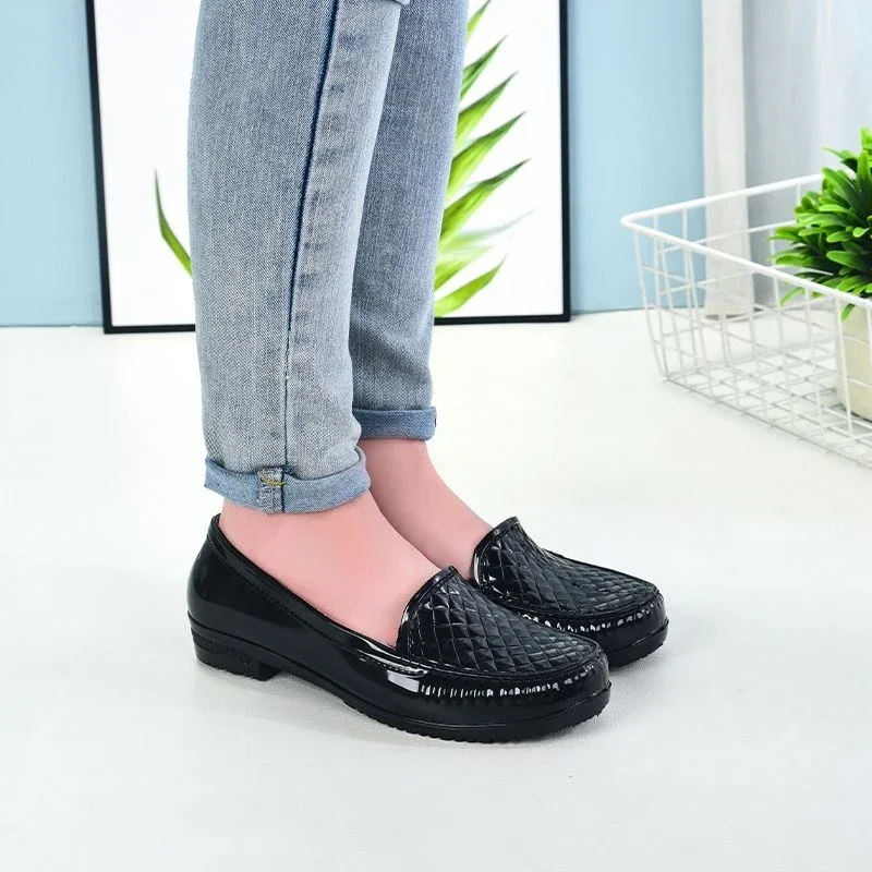 Women Low Cut Rain Shoes Fashion Shallow Waterproof Non Slip Flat Rubber Boots for Kitchen Work Car Wash Students Spring Autumn