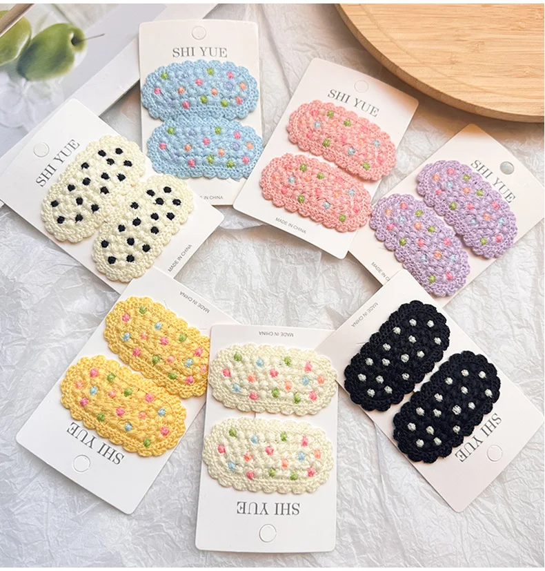 2 Stück handgefertigte gestrickte Haarspangen aus Wolle, niedliche Haarnadeln für Mädchen, bunte gepunktete Haaraccessoires, Kopfschmuck für Herbst und Winter – Detail 13