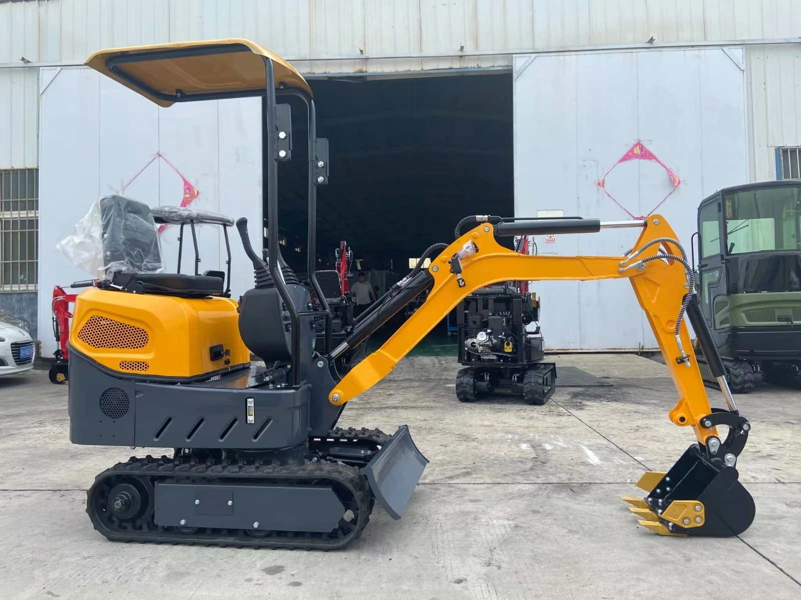 

R Customized small crawler excavator, side swing flexible excavator, orchard trenching and digging pit, household small digger