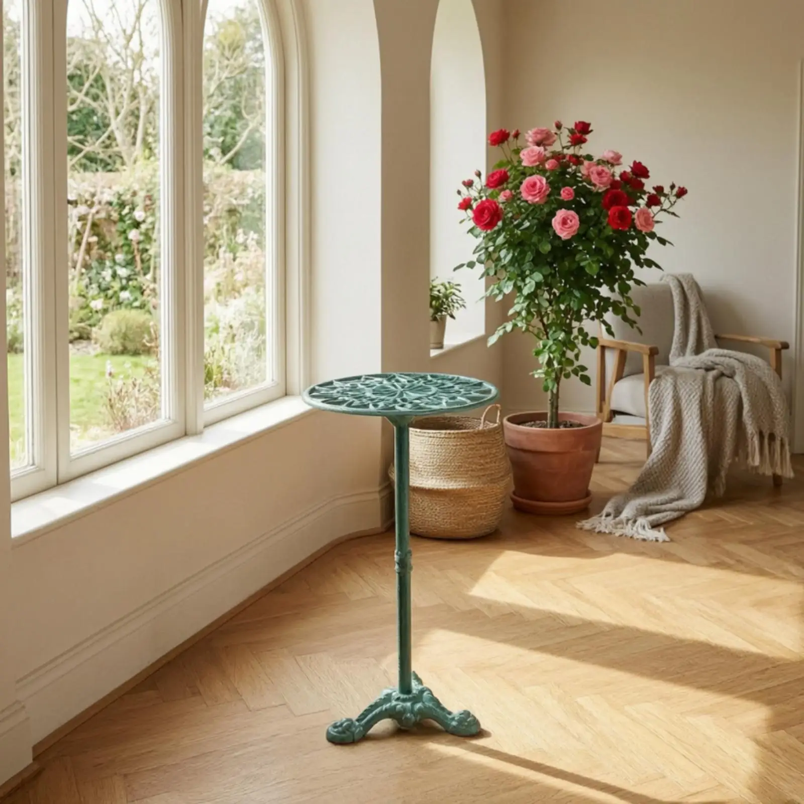 Cast Iron Plant Holder Decorative Flower Stand with Openwork Nostalgic Design Pedestal Plant Stand for Home Stylists, Gardeners,