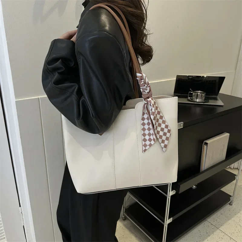 

Simple Early Winter Scarf New Solid Color Casual Commuter Large Capacity Tote One Shoulder Underarm Bag for Women