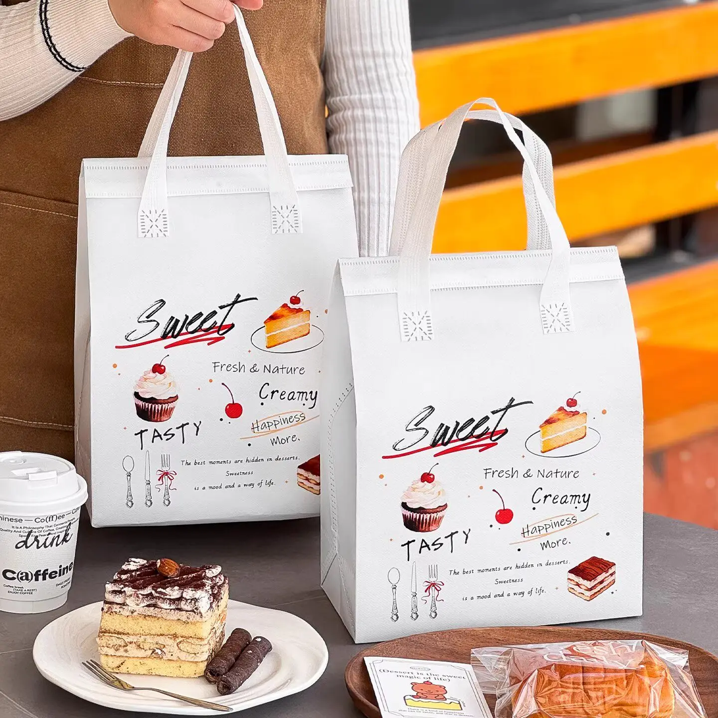 disposable-cake-insulation-bag-aluminum-foil-waterproof-non-woven-fabric-handheld-packaging-bag-for-commercial-baking-dessert