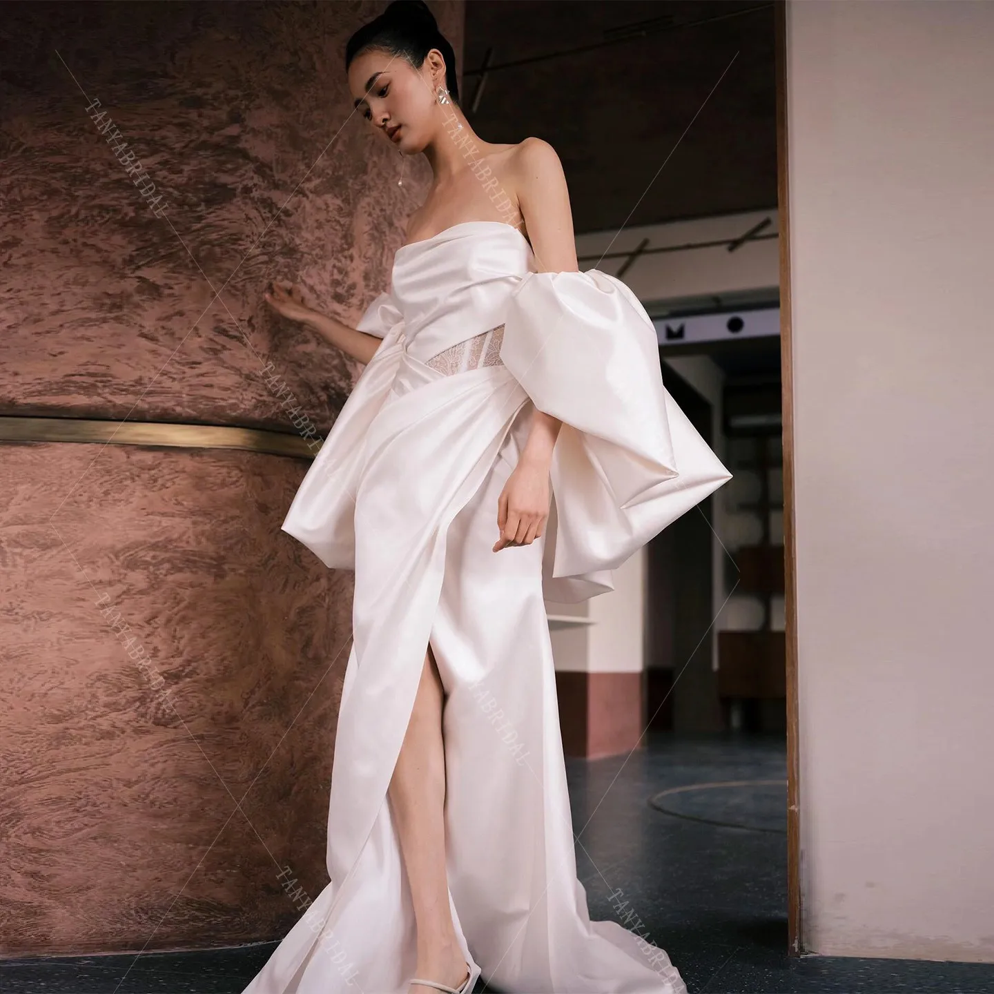 Strapless Satin Mermaid Wedding Dress With Detachable Short Cape High Split Sweep Train Elegant Bridal Gown TSWD896