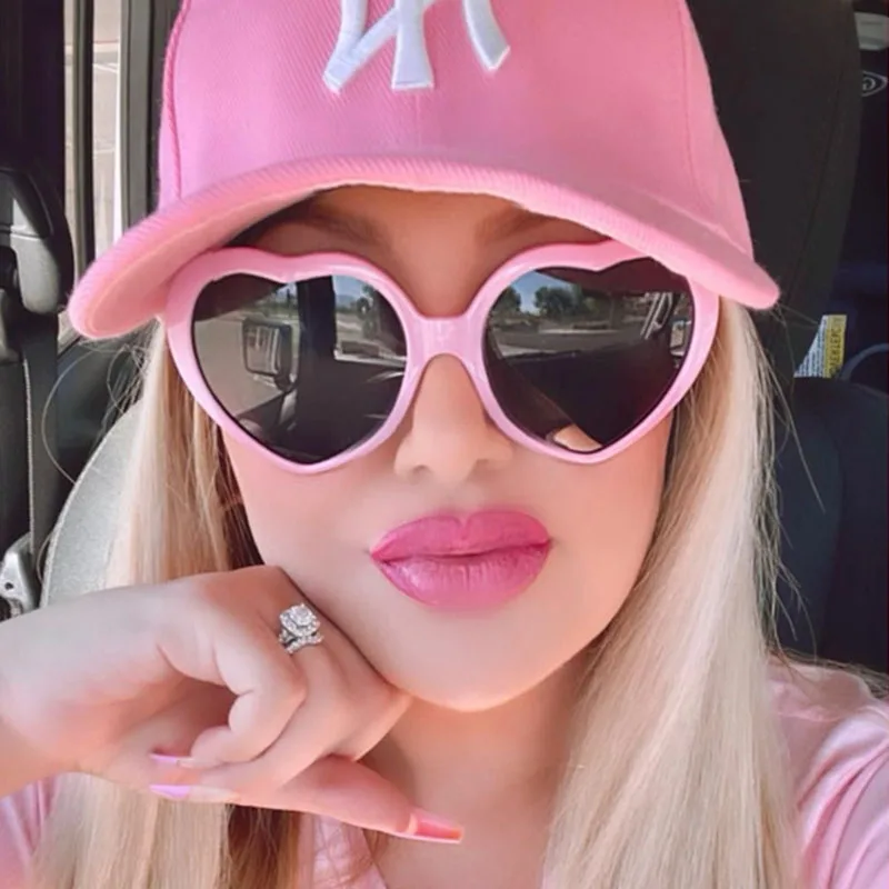 Vintage Oversized Cute Love Heart Sunglasses Women Fashion Trendy Luxury Brand Designer Popular Sun Glasses Sexy Lady Punk Shade