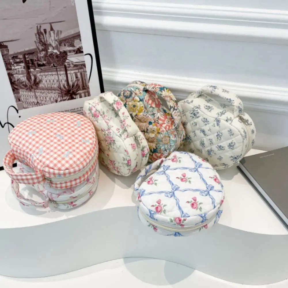 

Cute Love Storage Bag Stylish Large Capacity Floral Pattern Makeup Bag with Handle Shredded Flower Cosmetic Organizer