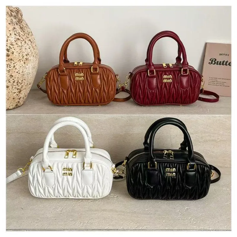 

Internet celebrity high-end new 2026 stylish crossbody bag, fashionable retro pleated hand-held bowling bag