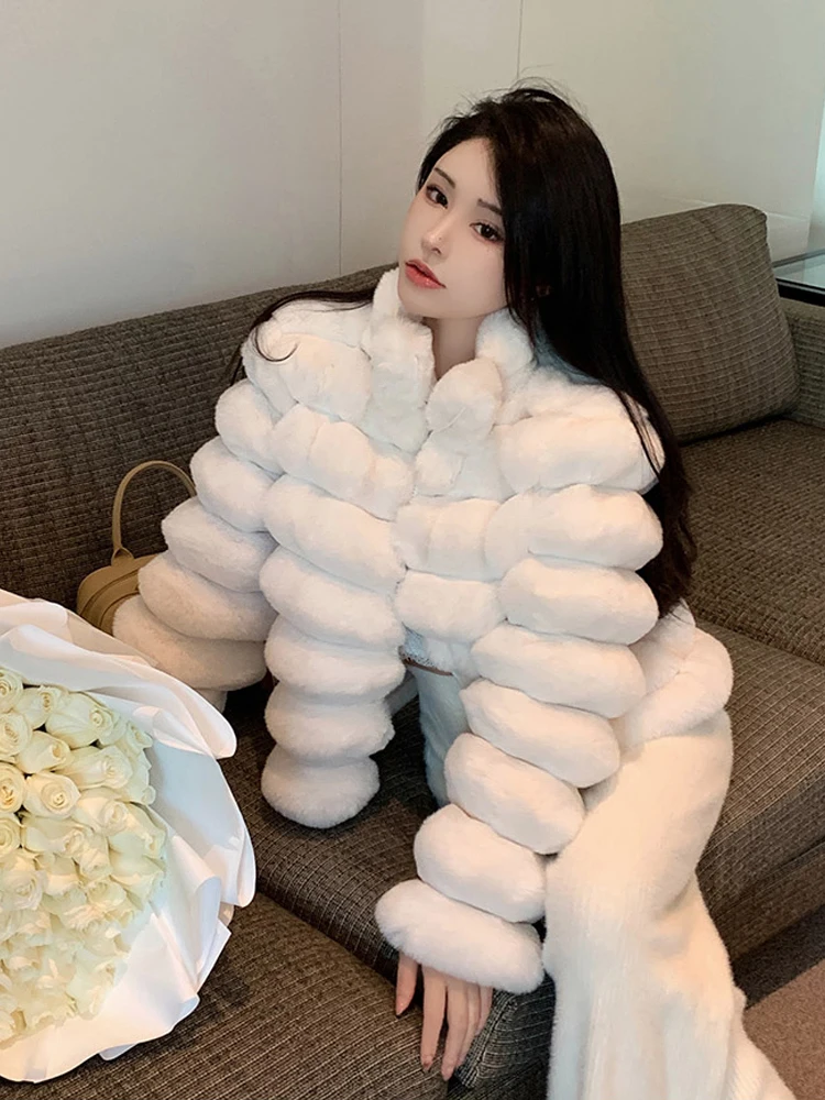 2023 Winter Women Turtleneck Zipper Plush Faux Fur Coat French Fashion Temperament Design Sense Appear Thin Warm Overcoat New