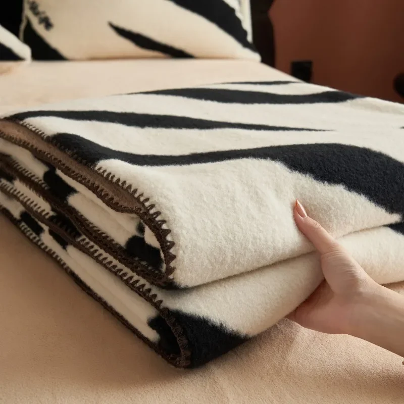 thickened imitation cashmere milk fleece blanket shawl towel blanket coral fleece office nap blanket