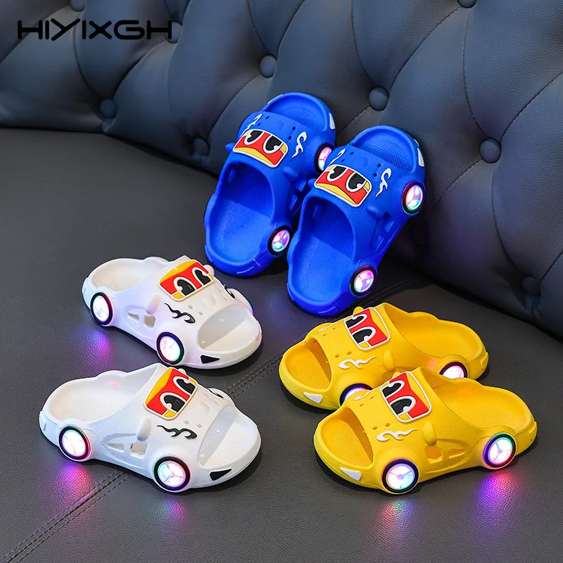 Pantuflas Infantiles Verano 2026, Nuevas Pantuflas de Playa para Niños con Forma de Auto, con Ruedas que se Iluminan, Antideslizantes y con Suela Suave