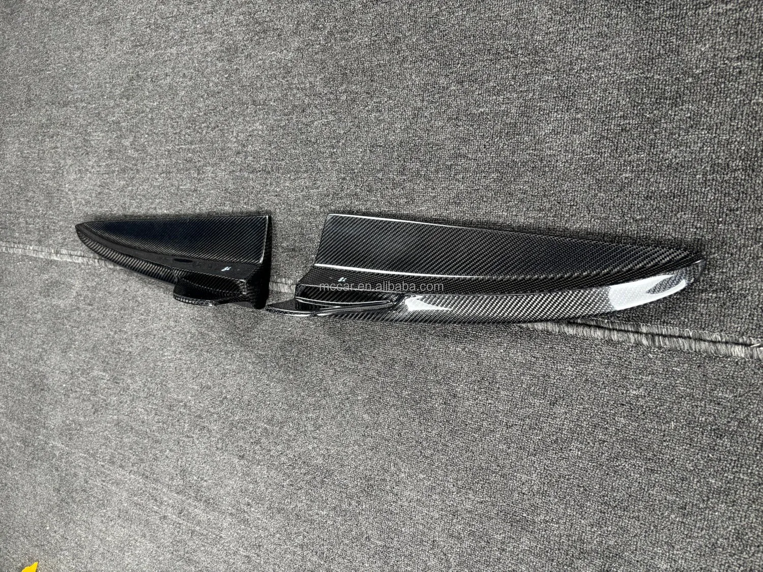 High Quality Car Rear Bumper Side Decoration Suitable For Mercedes Benz Four Door Sedan C43 W205 C63s Carbon Fiber Rear Corner