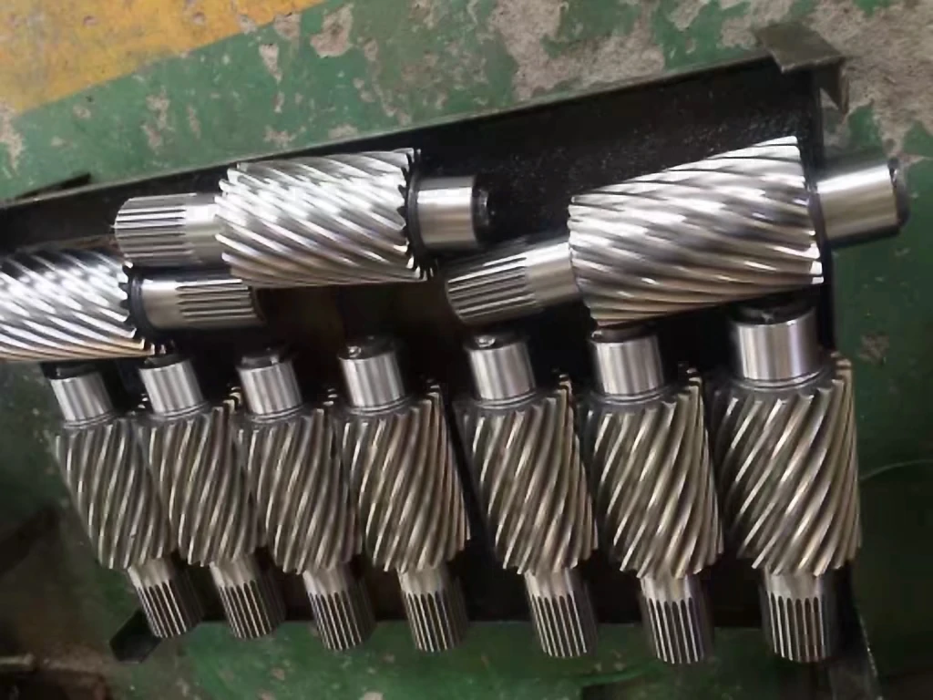 High Precious CNC Machining  Gear Wheel Shaft Alloy Steel Helical Gear Shaft