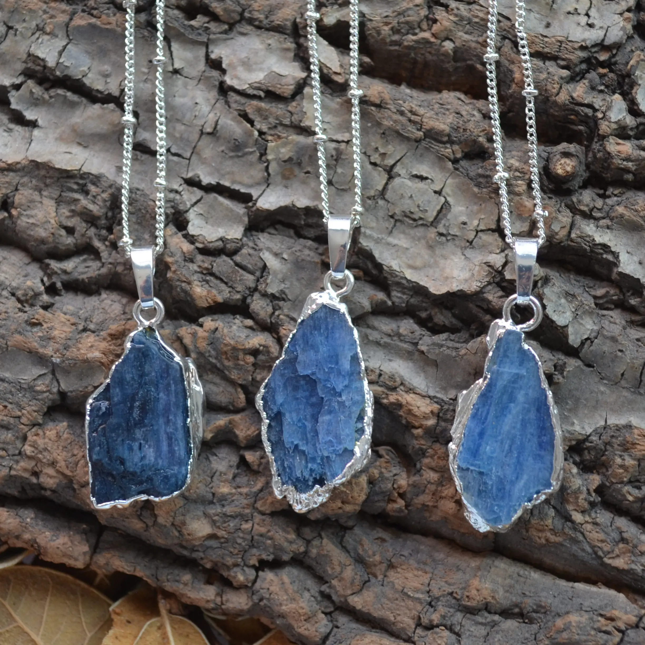 

Nature Kyanite pendant healing necklace Fashion blue quartz jewelry